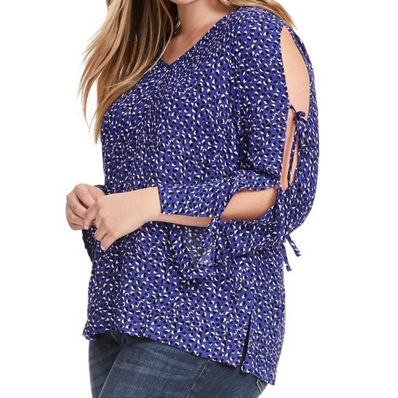 ❗5 For $2️⃣5️⃣ Bundle Sale❗️ Clematis Blue Tie Sleeve Top - Picture 2 of 5